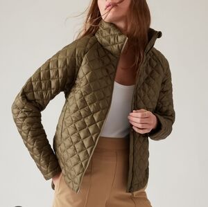 Athleta Whisper Featherless Quilted Puffer Jacket Size MP